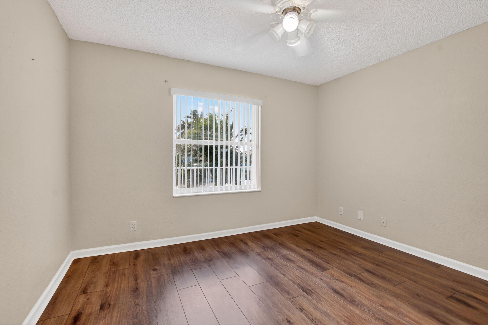 BOCA CHASE TR 9 E - Residential Lease