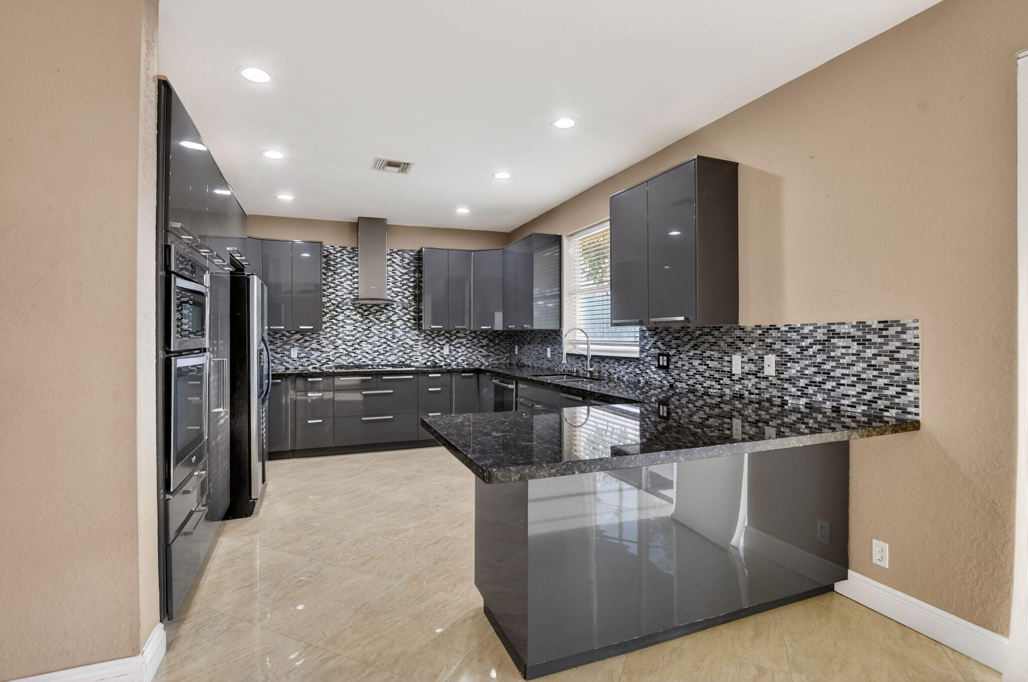 BOCA CHASE TR 9 E - Residential Lease