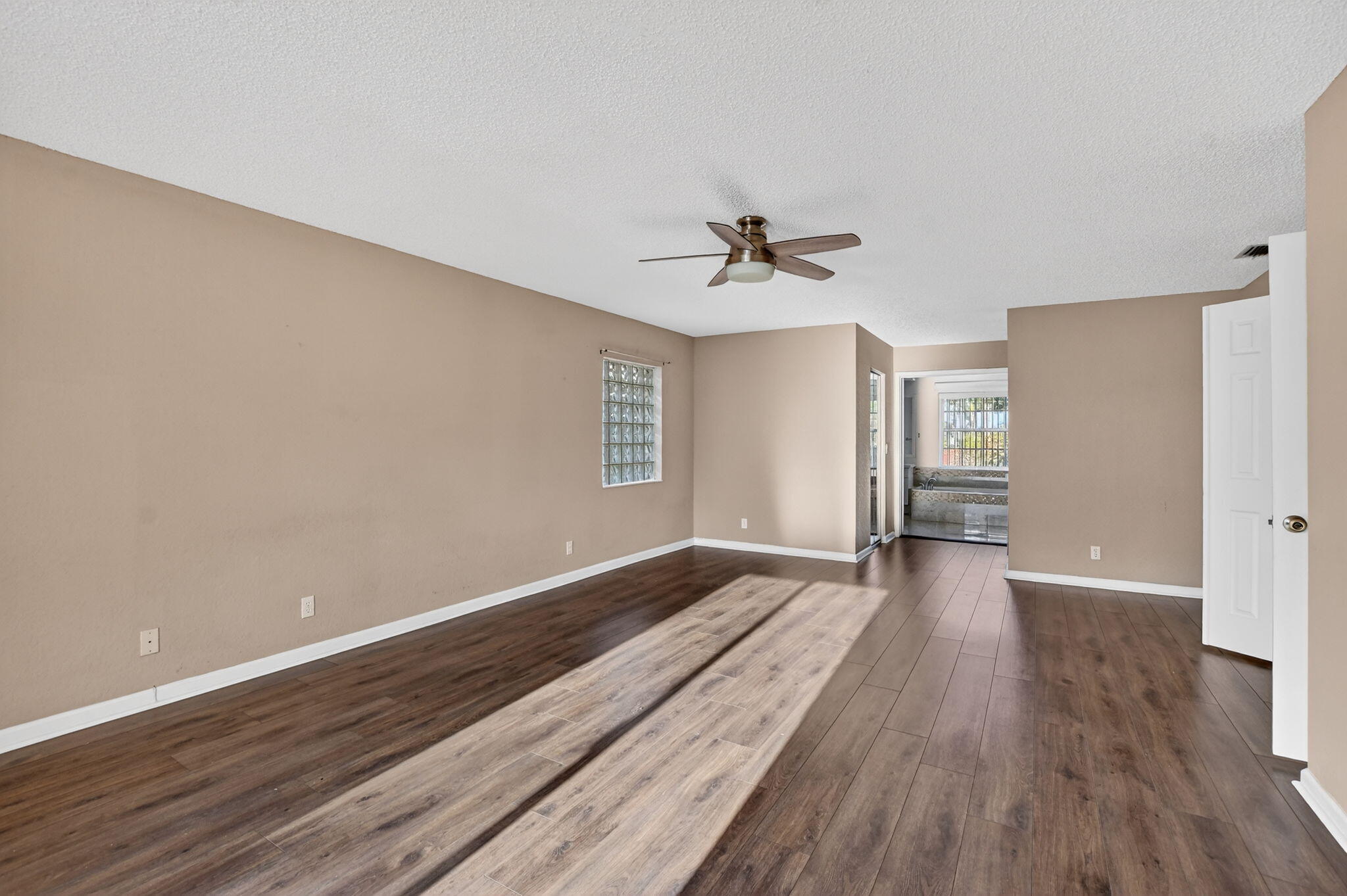 BOCA CHASE TR 9 E - Residential Lease