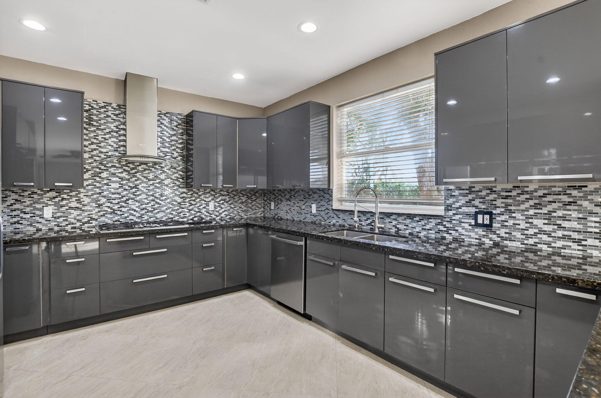 BOCA CHASE TR 9 E - Residential Lease