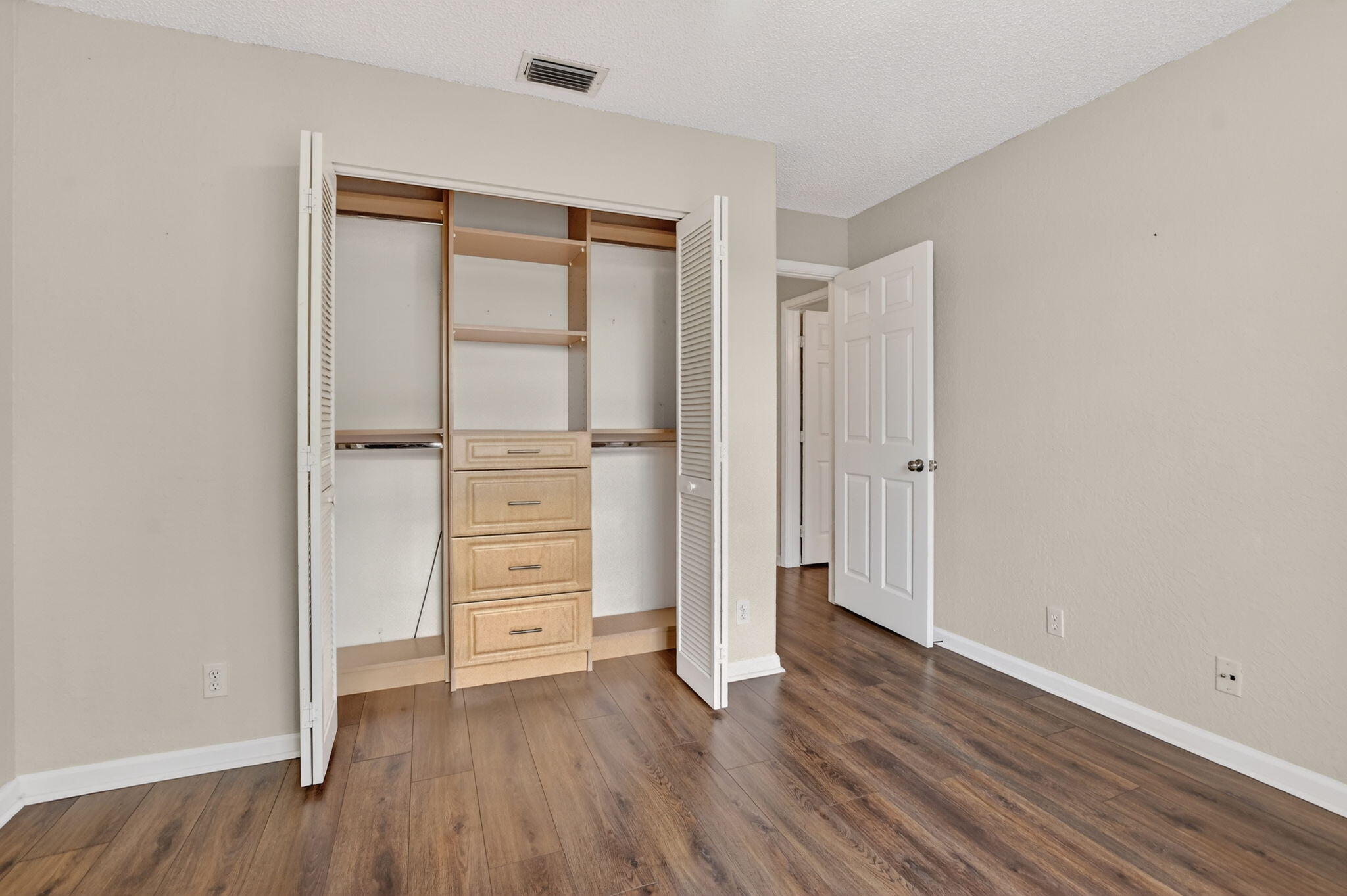 BOCA CHASE TR 9 E - Residential Lease