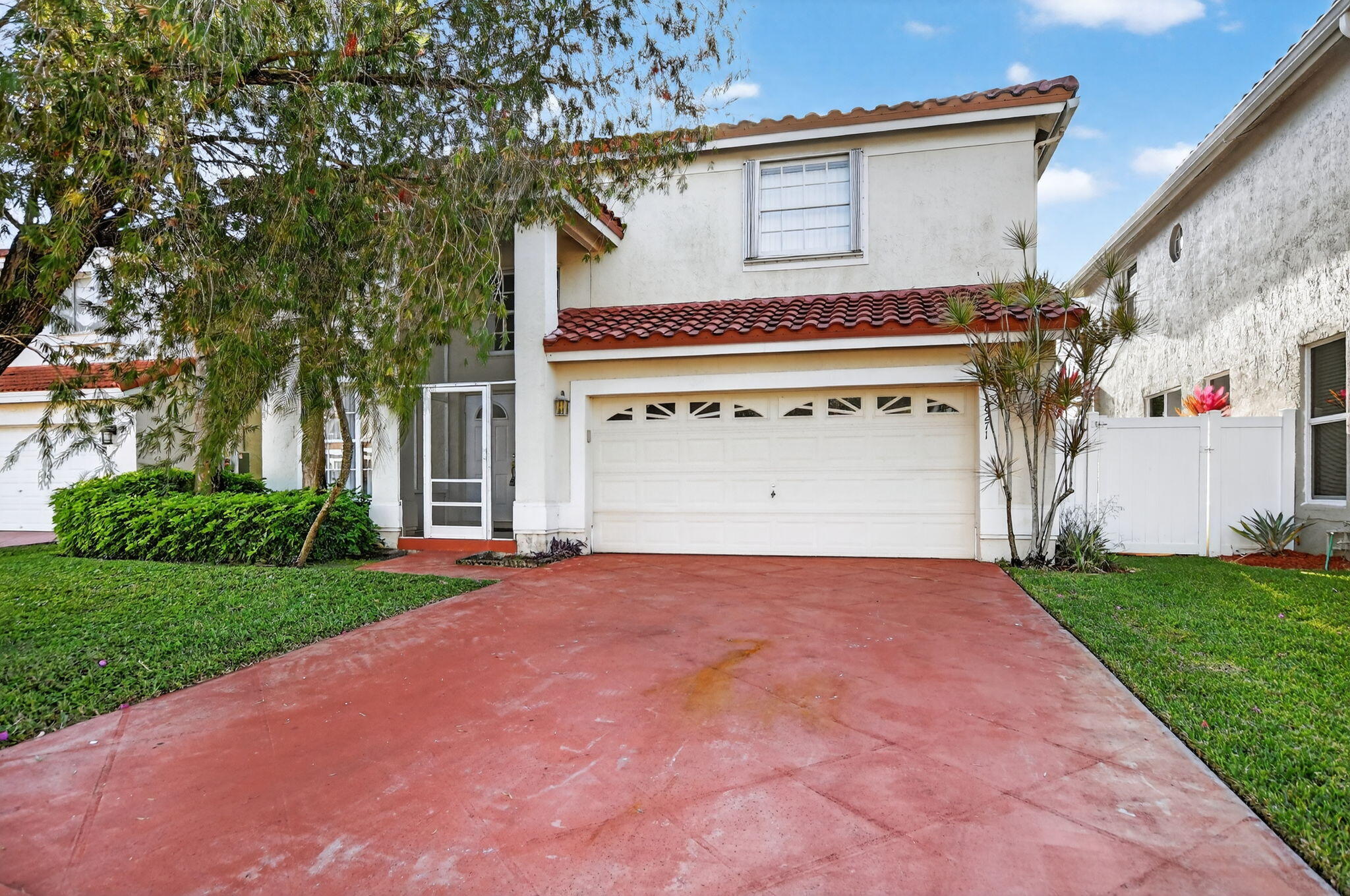 BOCA CHASE TR 9 E - Residential Lease