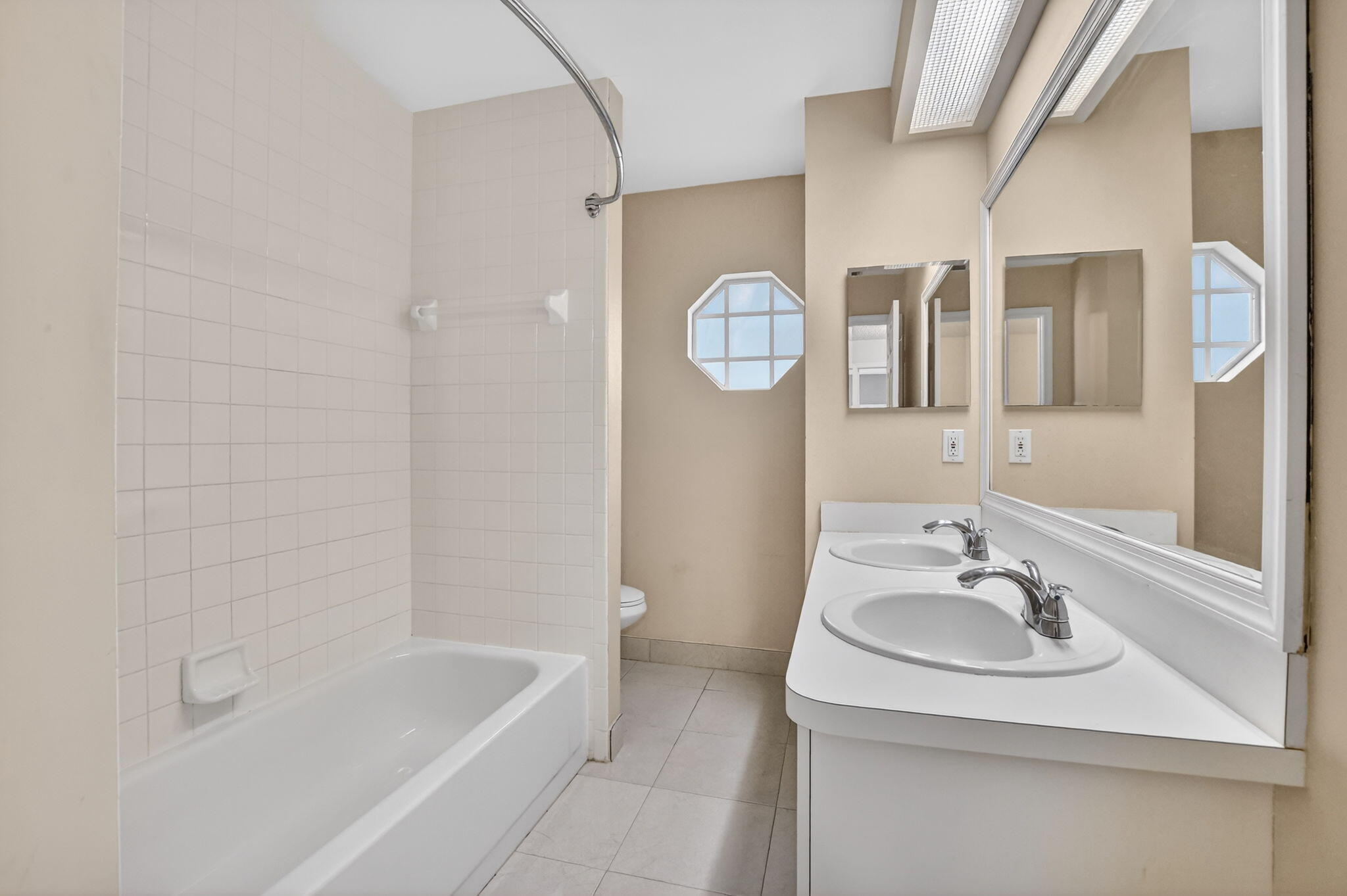 BOCA CHASE TR 9 E - Residential Lease