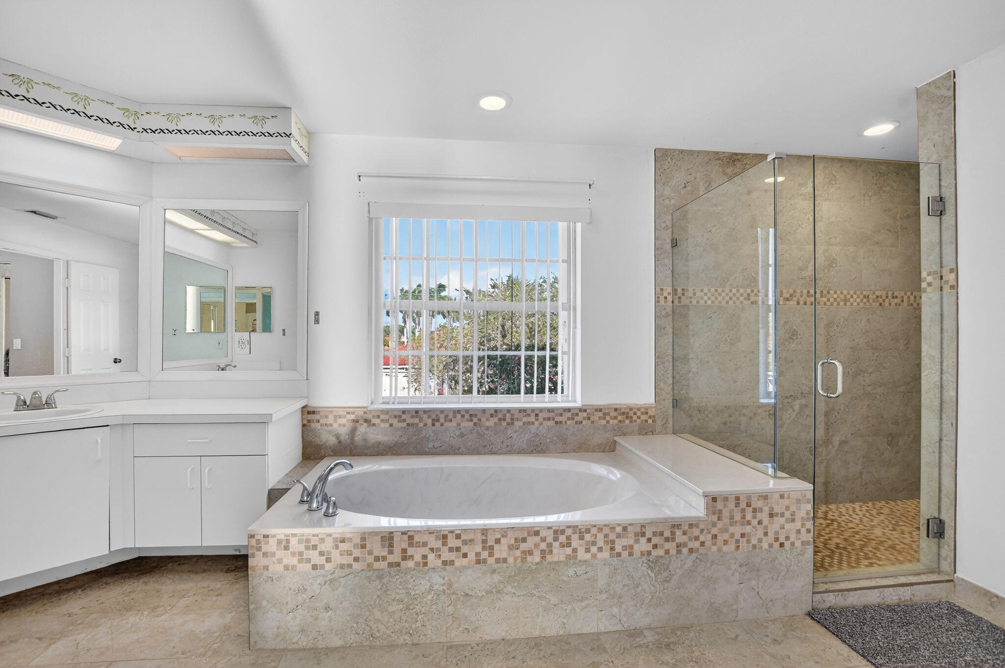 BOCA CHASE TR 9 E - Residential Lease