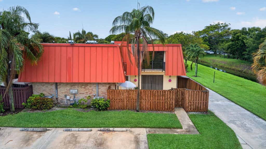 Photo of 3345 Meridian Way N #C, Palm Beach Gardens, FL 33410 (MLS # B26031178)