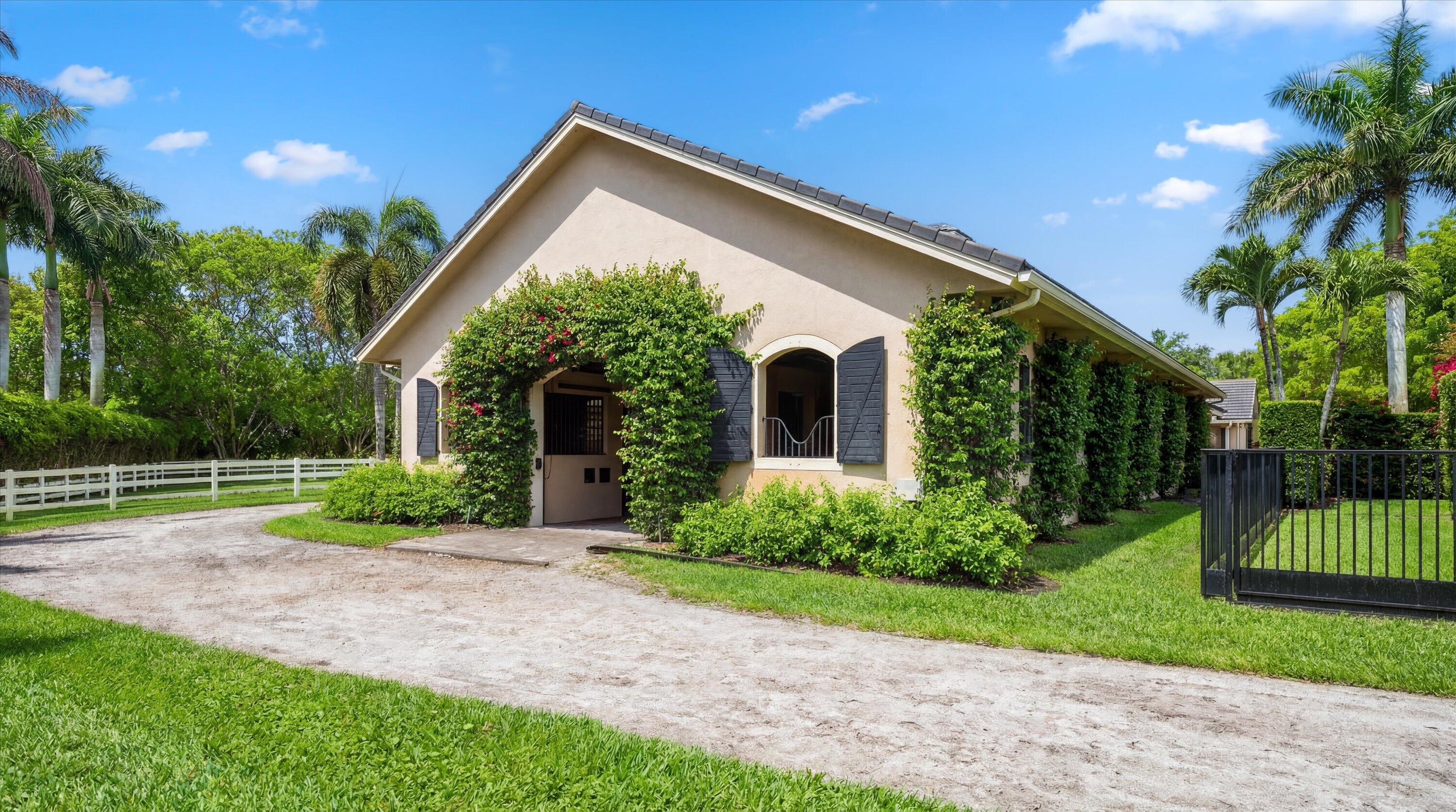 SADDLE TRAIL PARK OF WELLINGTON - Residential