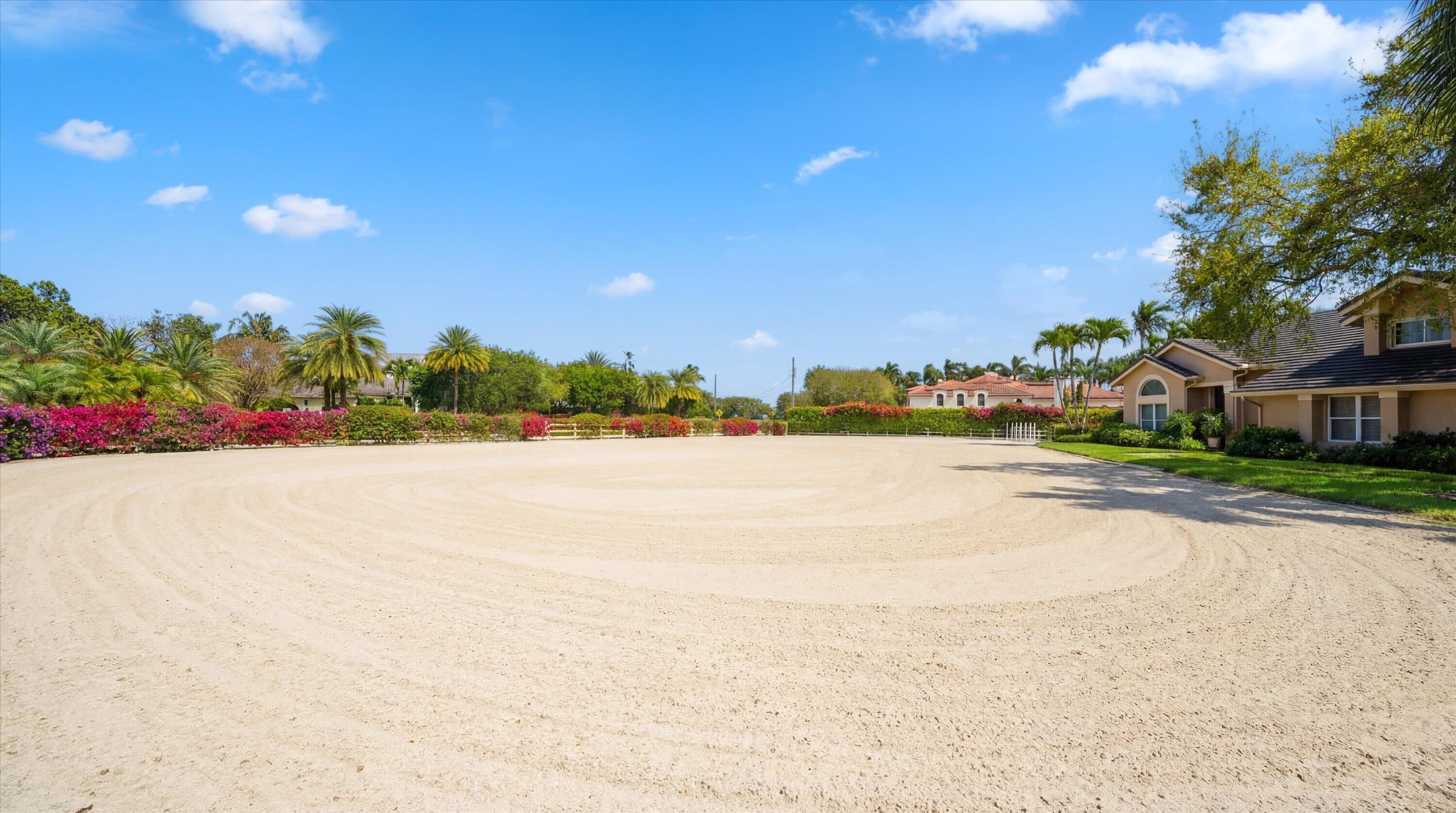 SADDLE TRAIL PARK OF WELLINGTON - Residential