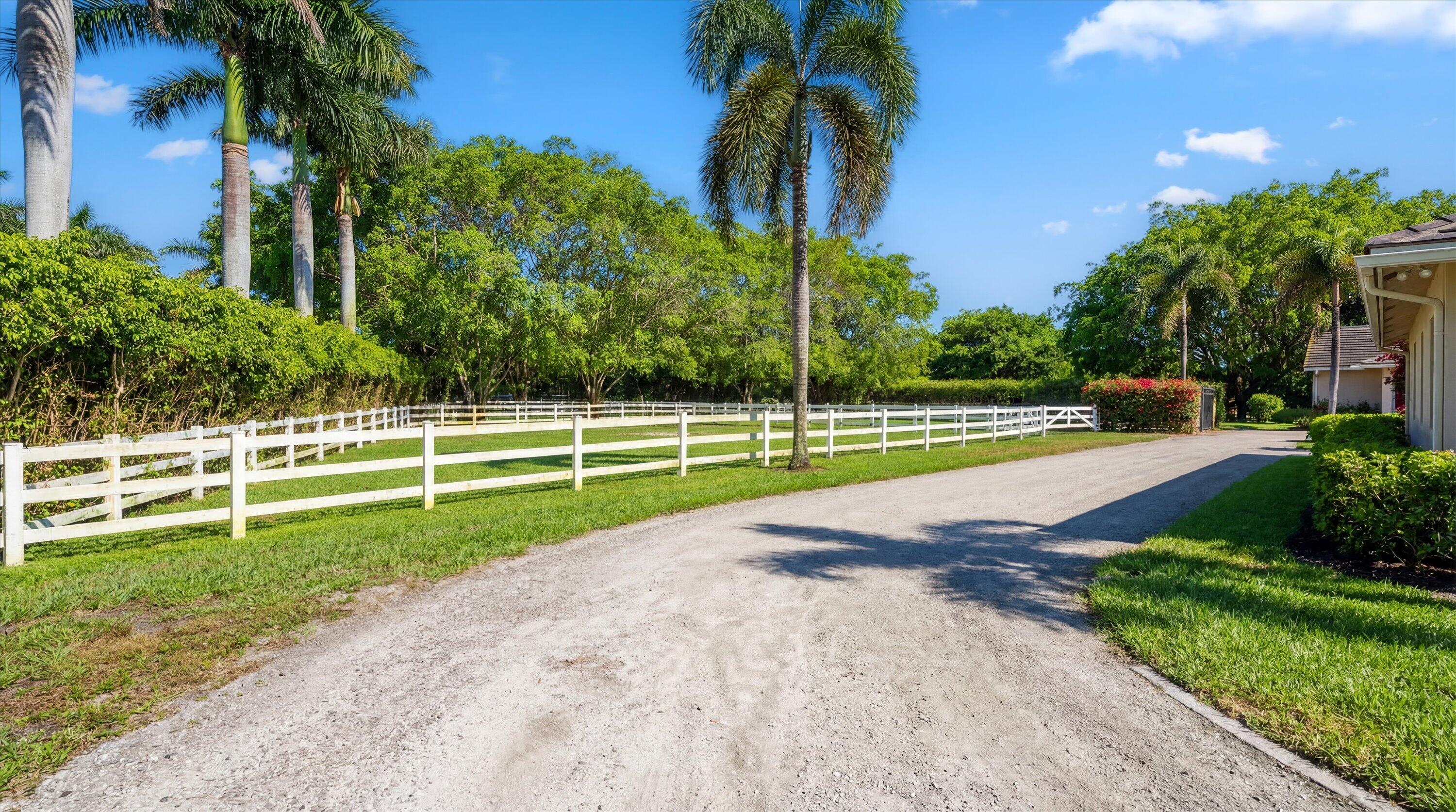 SADDLE TRAIL PARK OF WELLINGTON - Residential