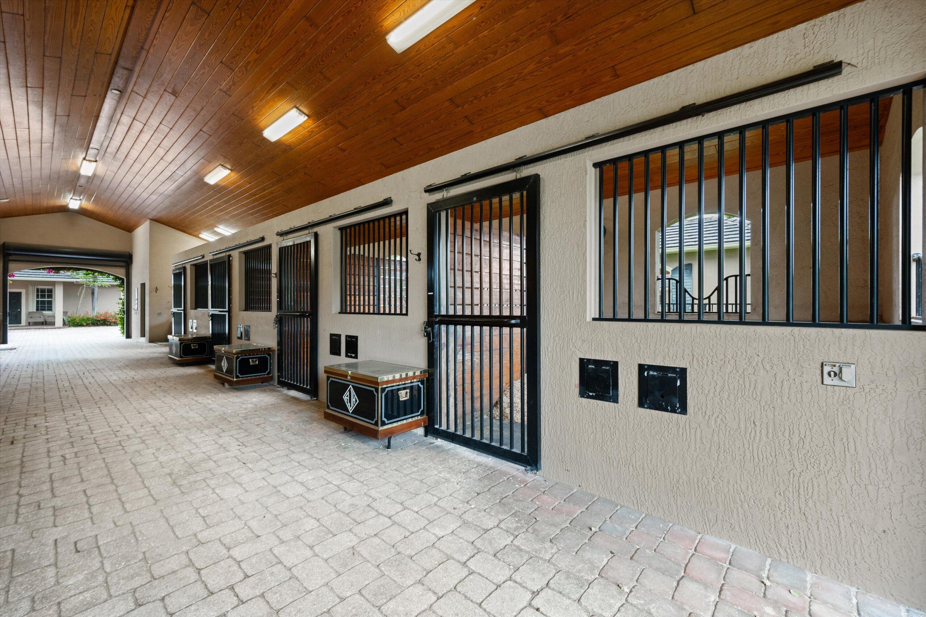 SADDLE TRAIL PARK OF WELLINGTON - Residential