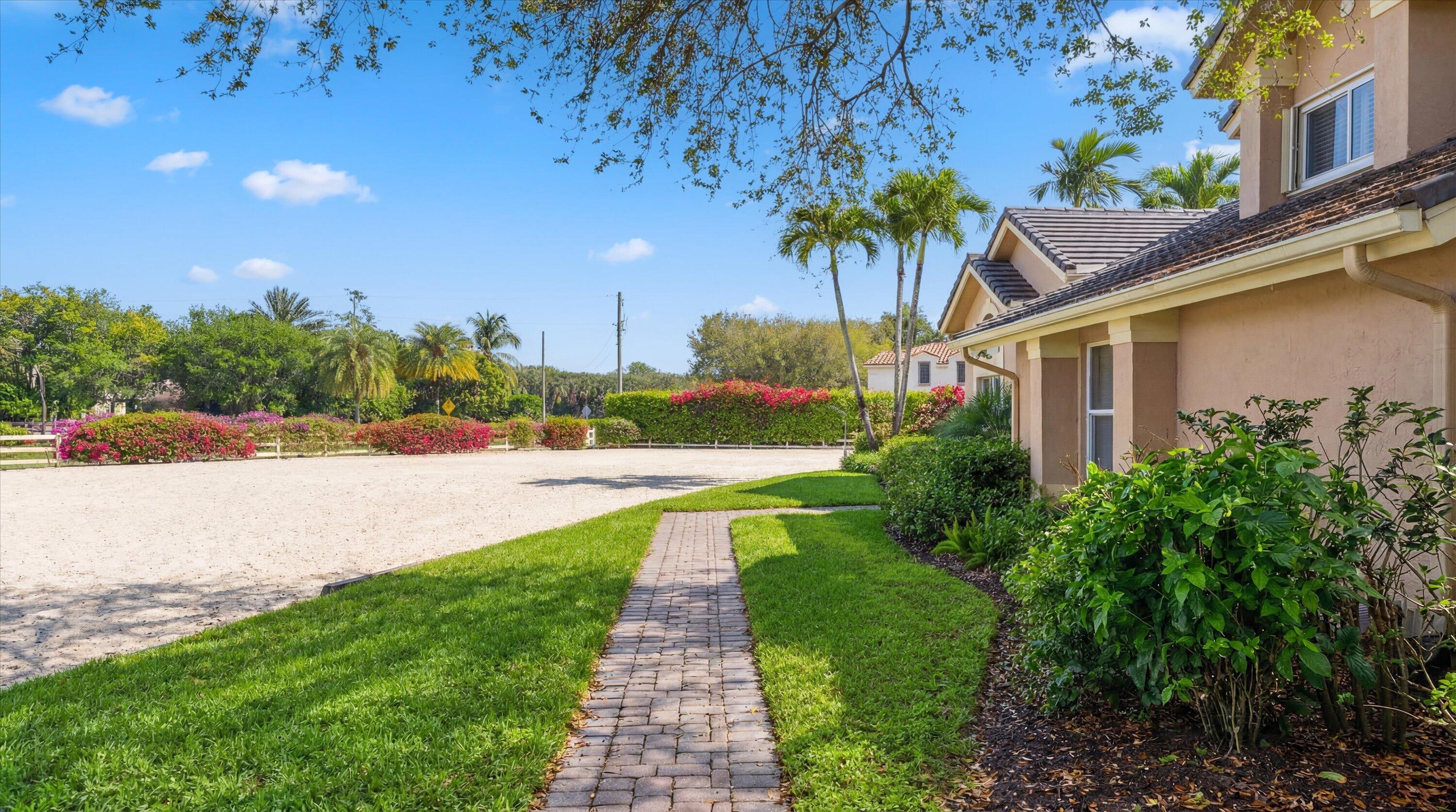 SADDLE TRAIL PARK OF WELLINGTON - Residential