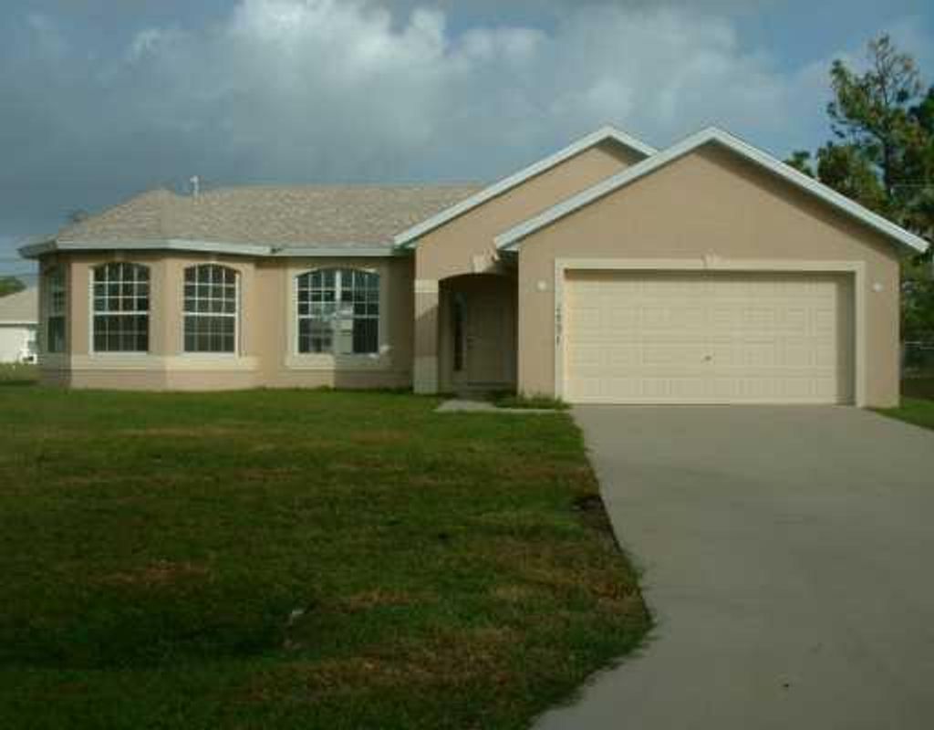 Photo of 1551 SW Apricot Road, Port Saint Lucie, FL 34953 (MLS # R10851207)