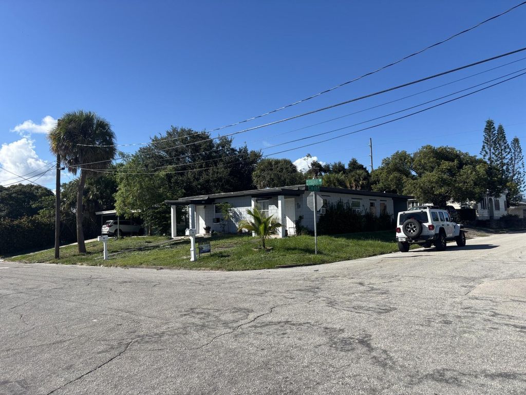 Photo of 602 Cedar Place, Fort Pierce, FL 34950 (MLS # R11133282)