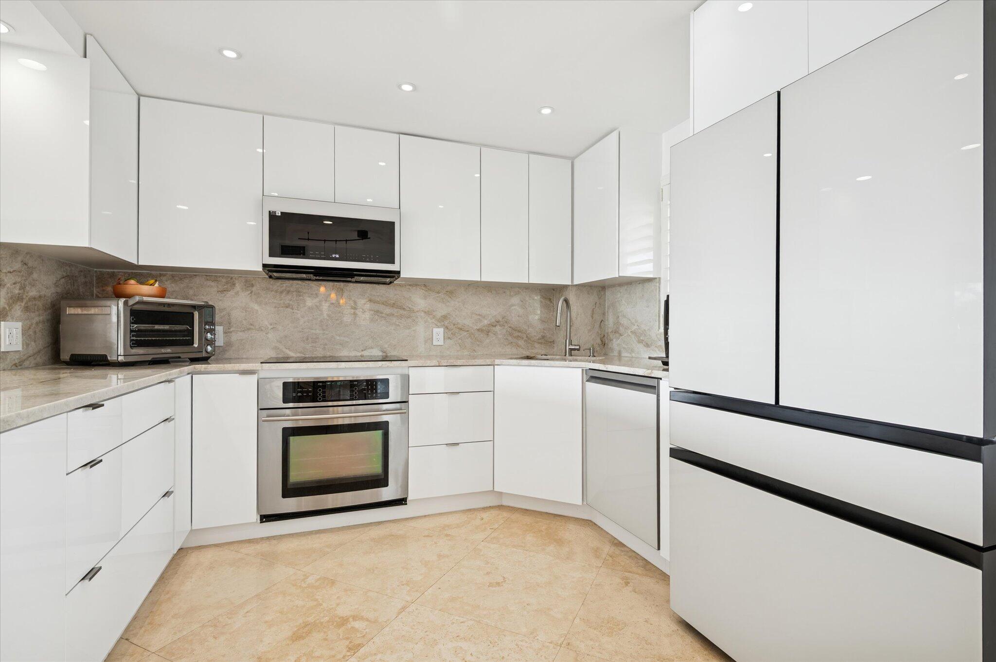 VERSAILLES CO-OP - Residential