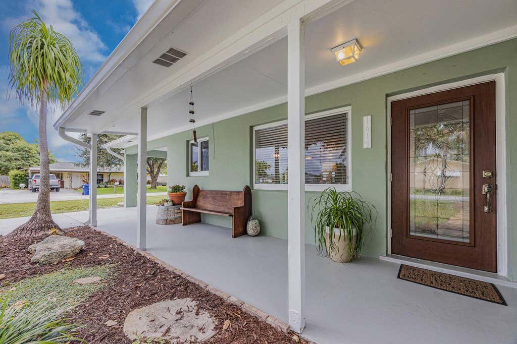 Photo of 1614 Berkshire Avenue, Jupiter, FL 33469 (MLS # R11010542)