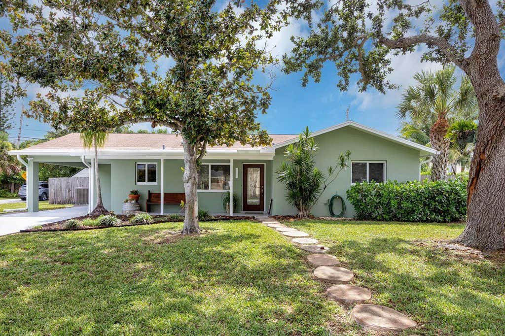 Photo of 1614 Berkshire Avenue, Jupiter, FL 33469 (MLS # R11010542)