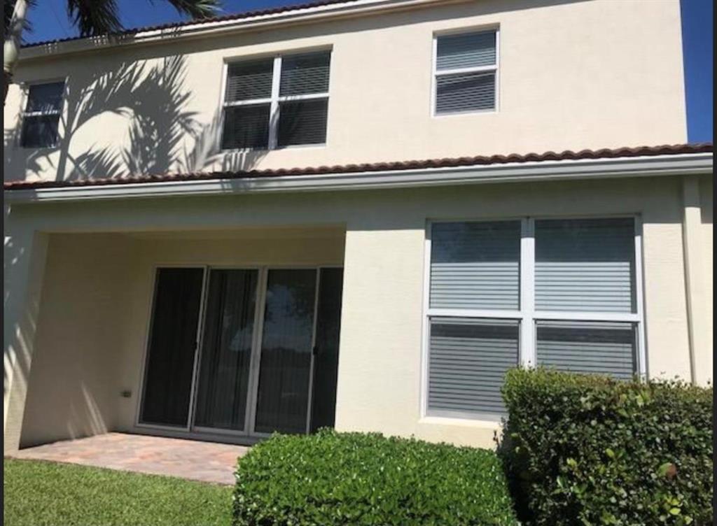 BLUE LAKE TOWNHOMES - Residential Lease