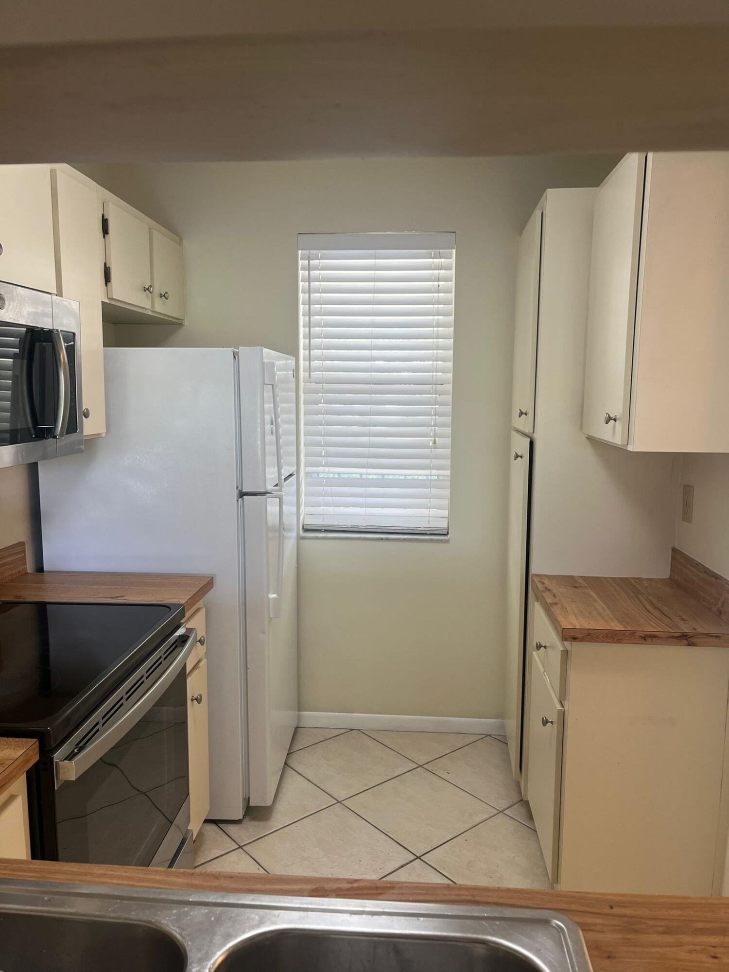 ROSEWOOD CONDO - Residential Lease