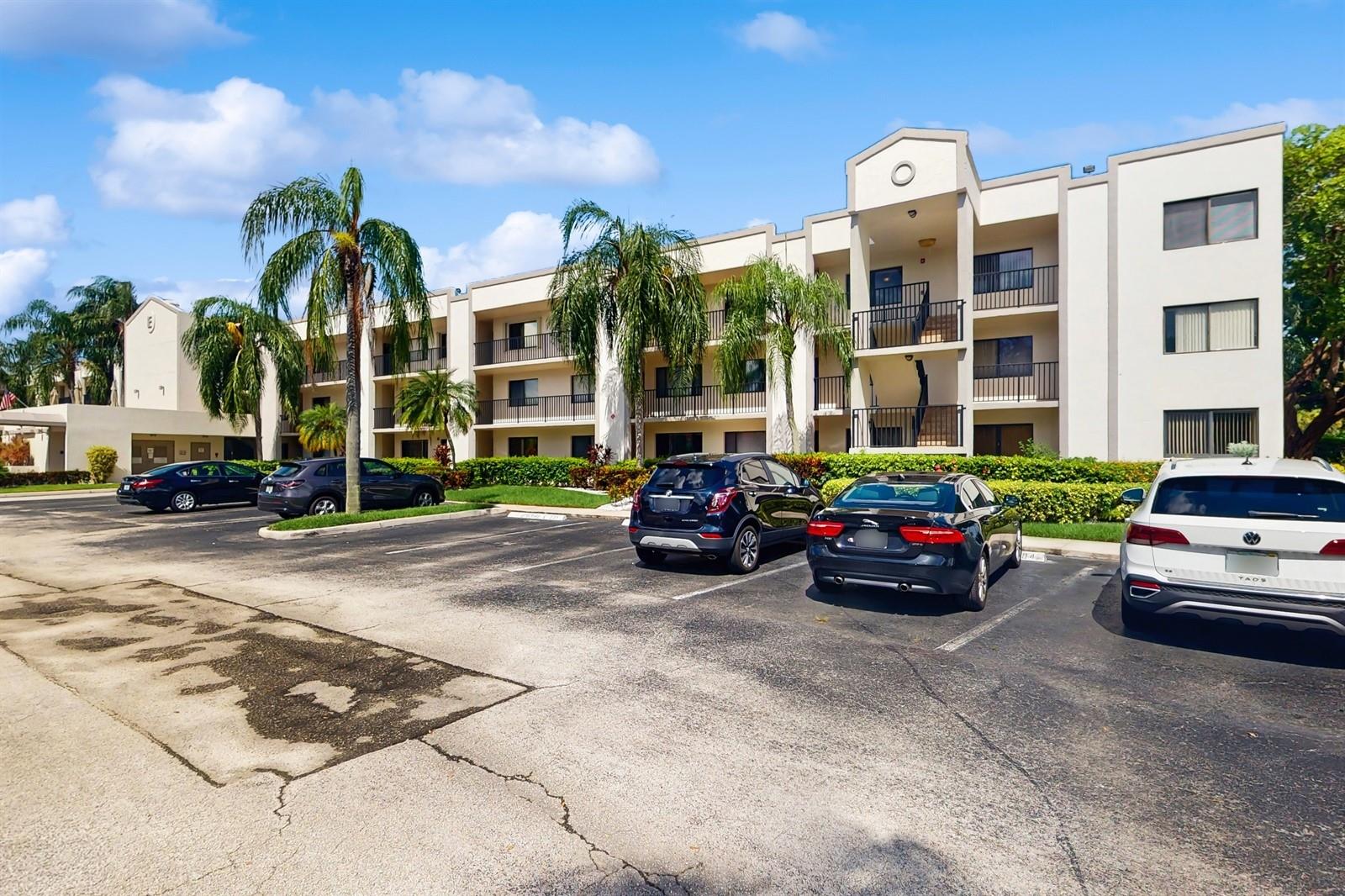 Welcome to this charming 2-bedroom, 2-bath condo nestled in the heart of Tamarac’s sought-after Clairmont Condominiums. Spanning 1,228 square feet, this well-maintained residence offers a spacious layout with a bright and airy ambiance throughout.