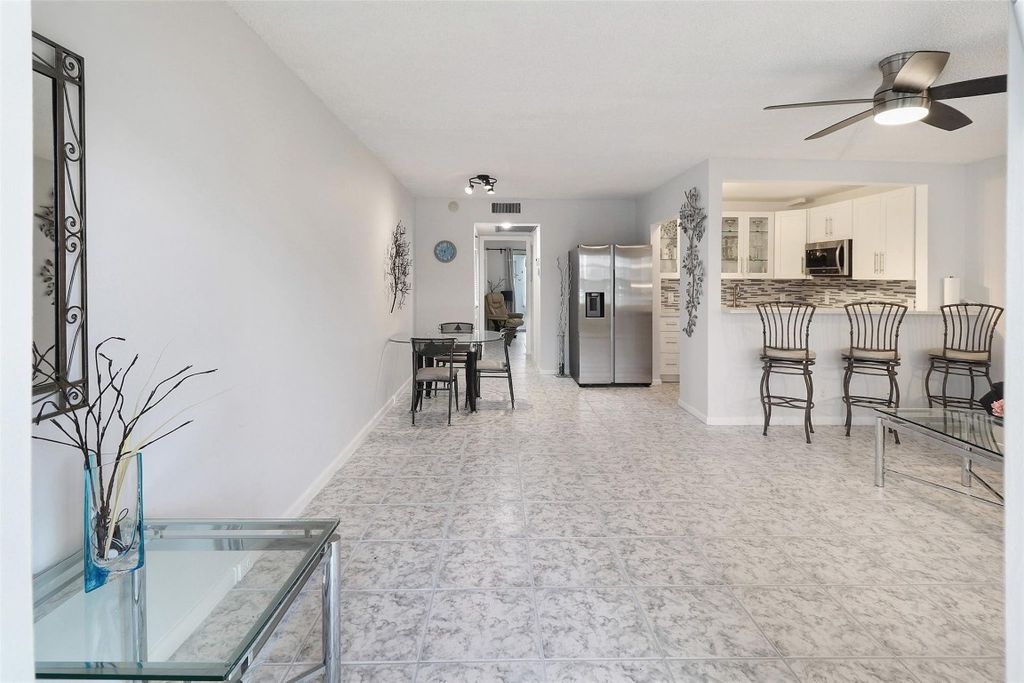 Photo of 1116 Cambridge #E, Deerfield Beach, FL 33442 (MLS # F10546360)