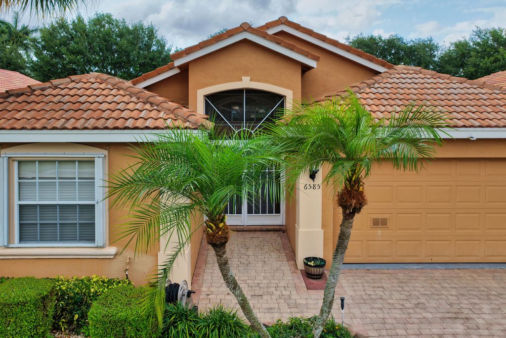 Photo of 6585 VÃ­a Vicenza, Delray Beach, FL 33446 (MLS # B26024144)