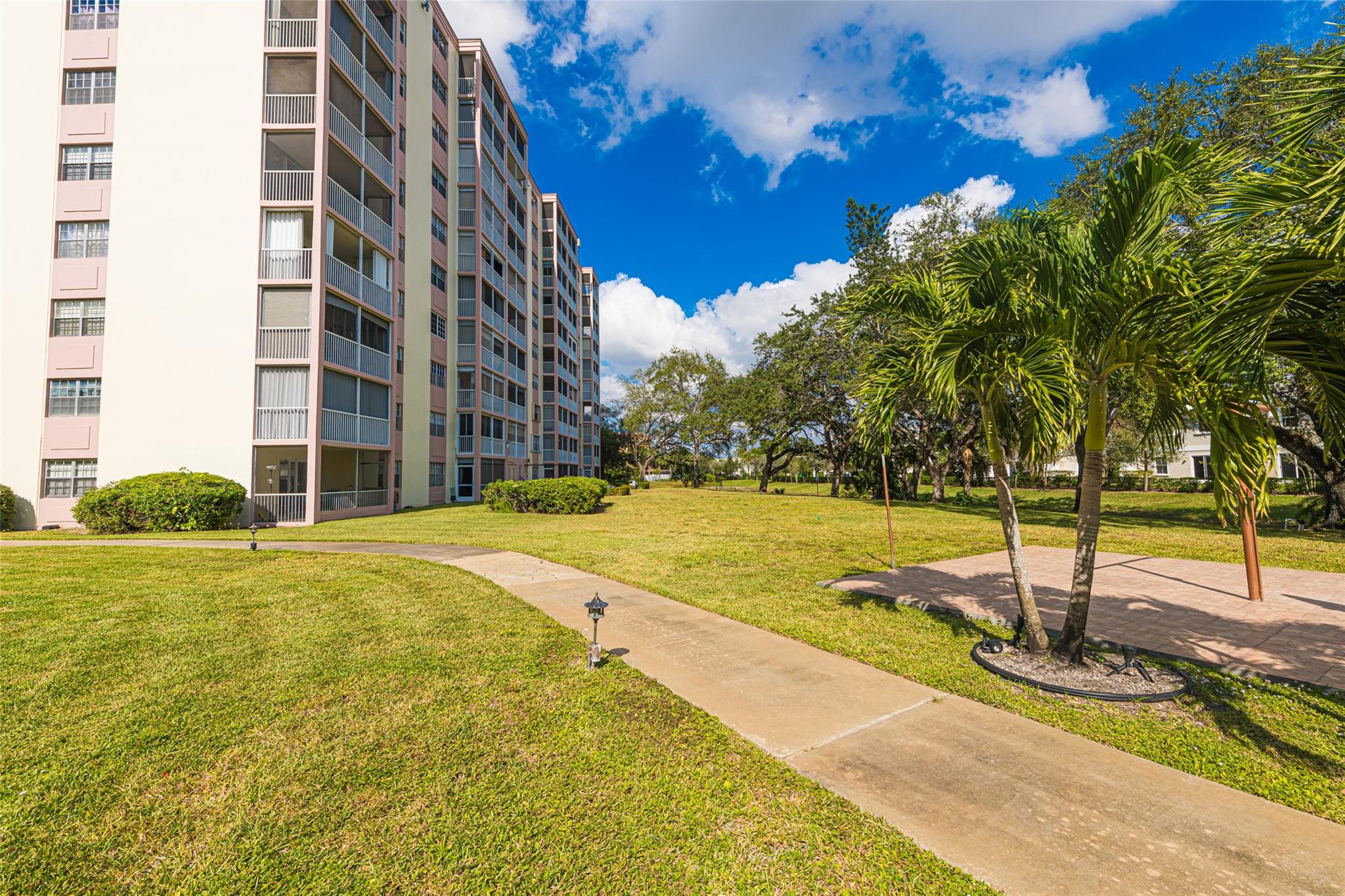 THE BRIARWOOD CLUB - Residential