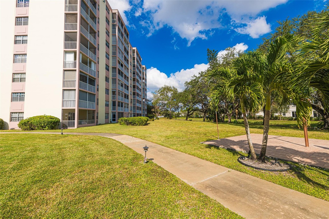 THE BRIARWOOD CLUB - Residential