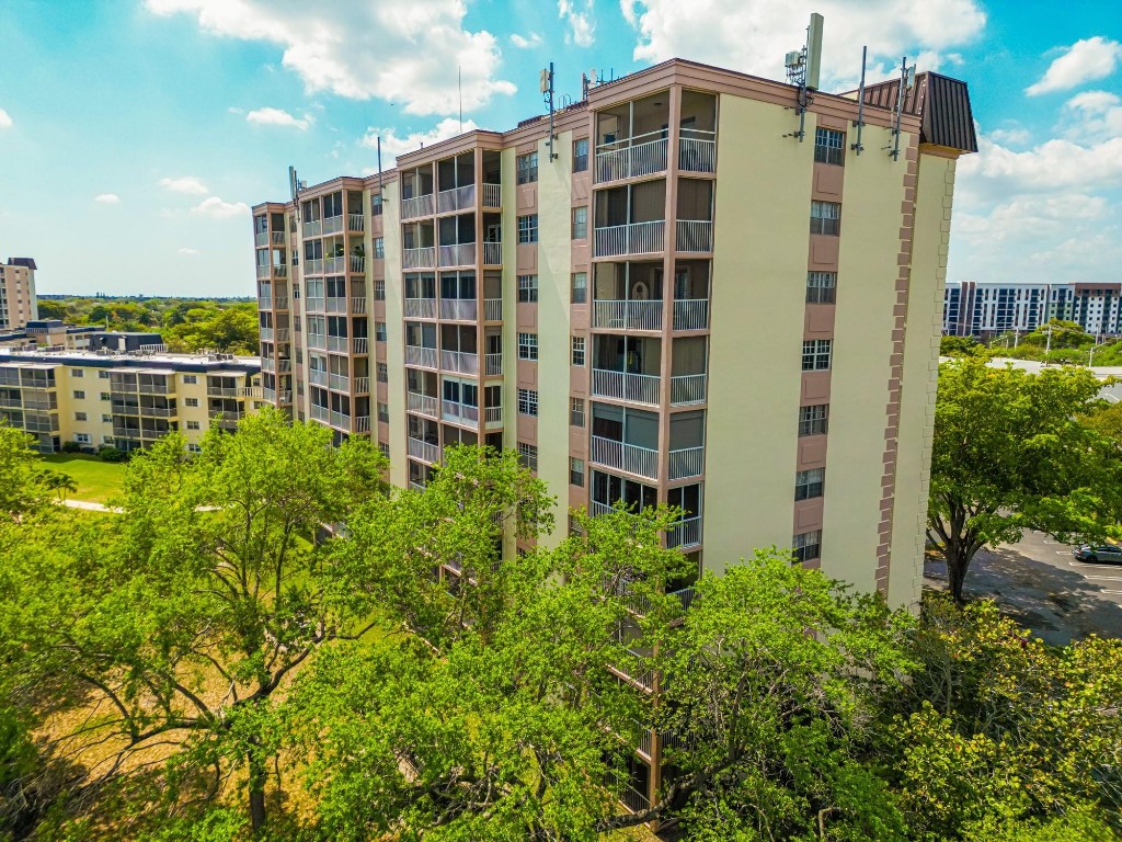 THE BRIARWOOD CLUB - Residential