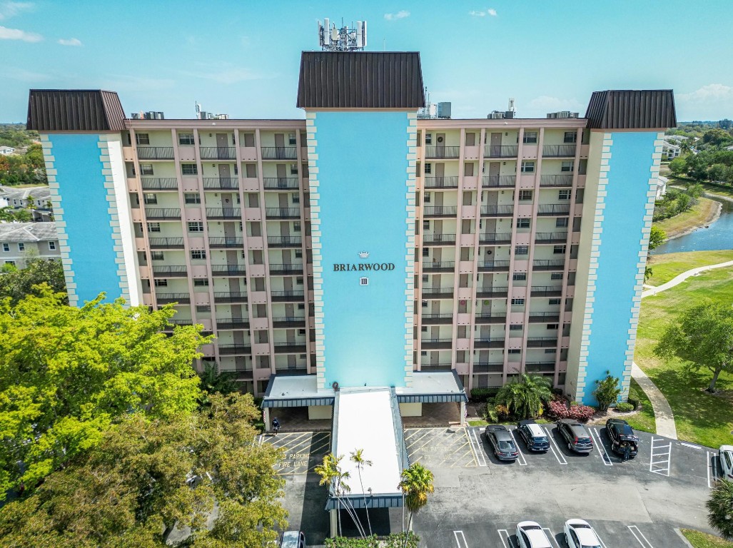 THE BRIARWOOD CLUB - Residential