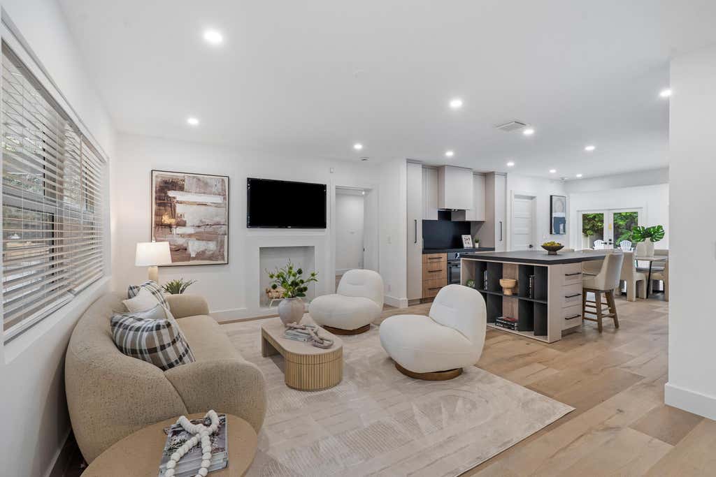 Photo of 1619 NE 2ND Avenue, Delray Beach, FL 33444 (MLS # B26064279)