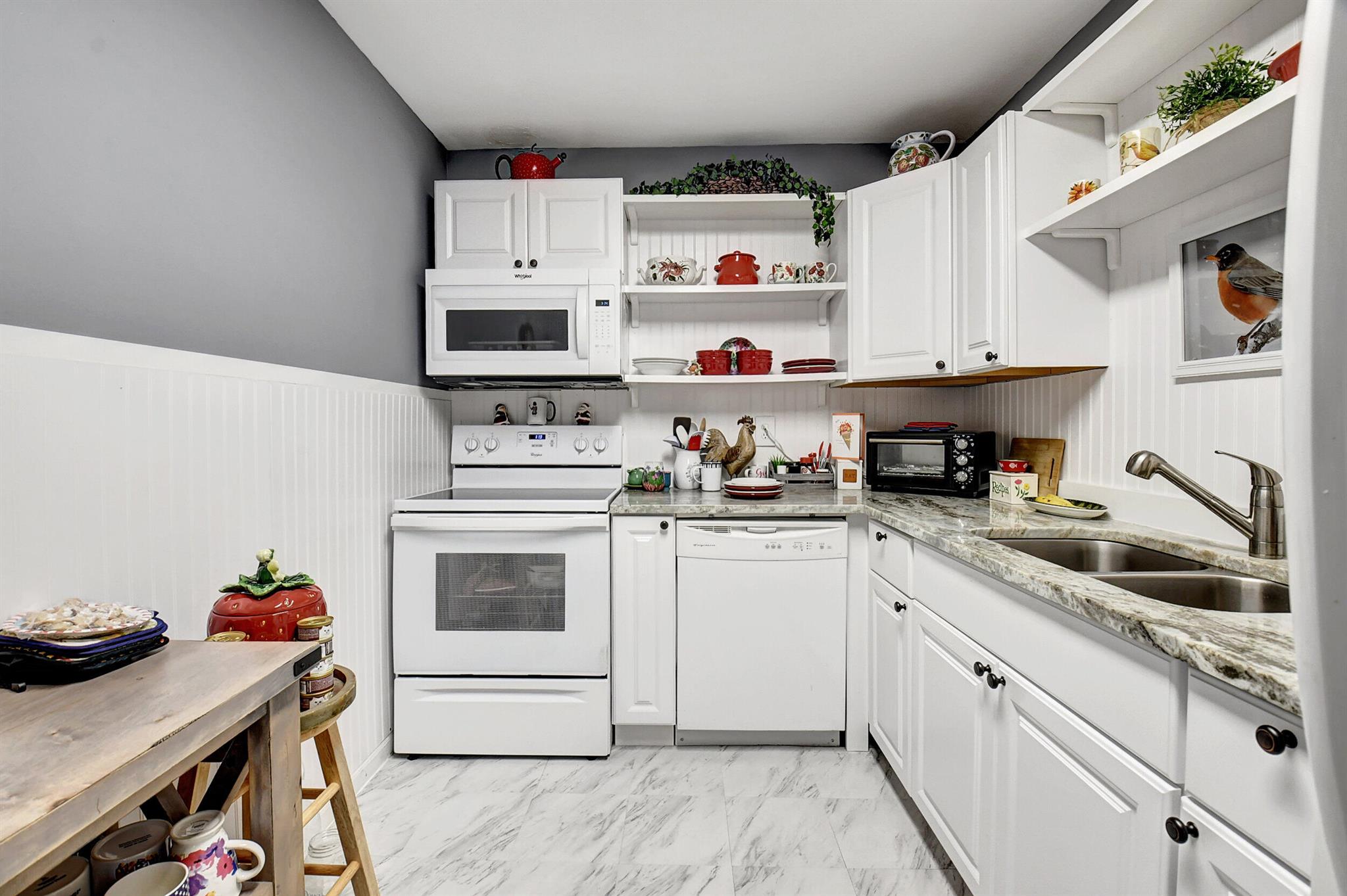 LIMETREE CONDO - Residential