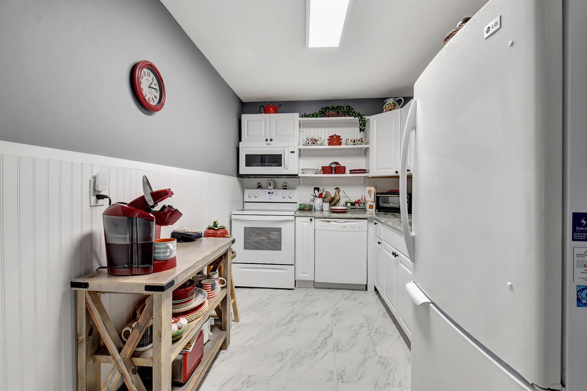 LIMETREE CONDO - Residential