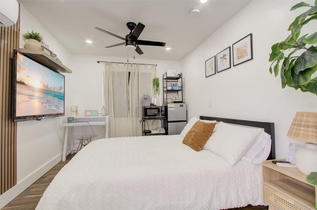 Photo of 7700 NW 15th Street, Pembroke Pines, FL 33024 (MLS # F10552614)