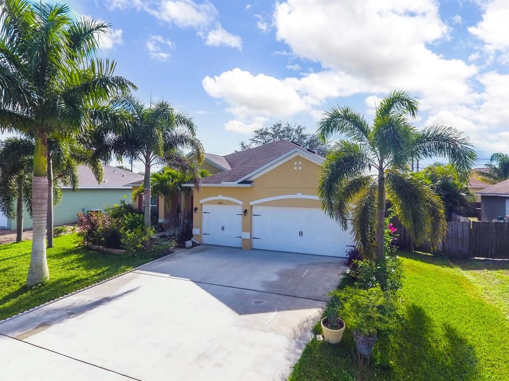 Photo of 520 SW Dailey Avenue, Port Saint Lucie, FL 34953 (MLS # R10768886)