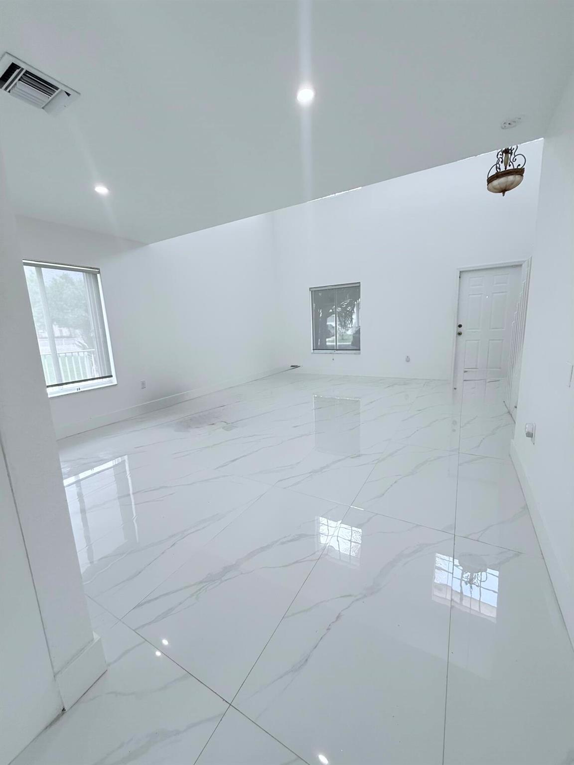 SILVER FALLS - Residential Lease