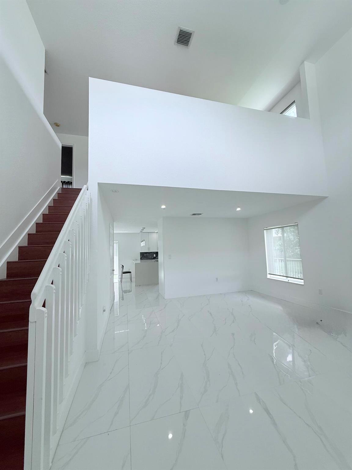 SILVER FALLS - Residential Lease