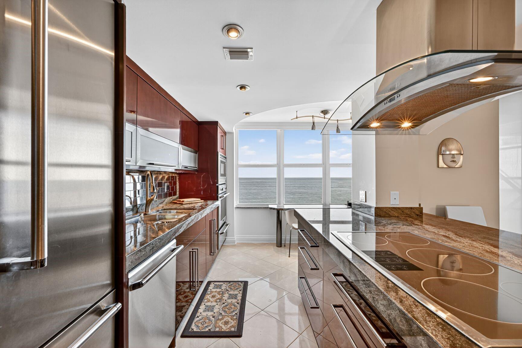 PLAZA SOUTH - Residential