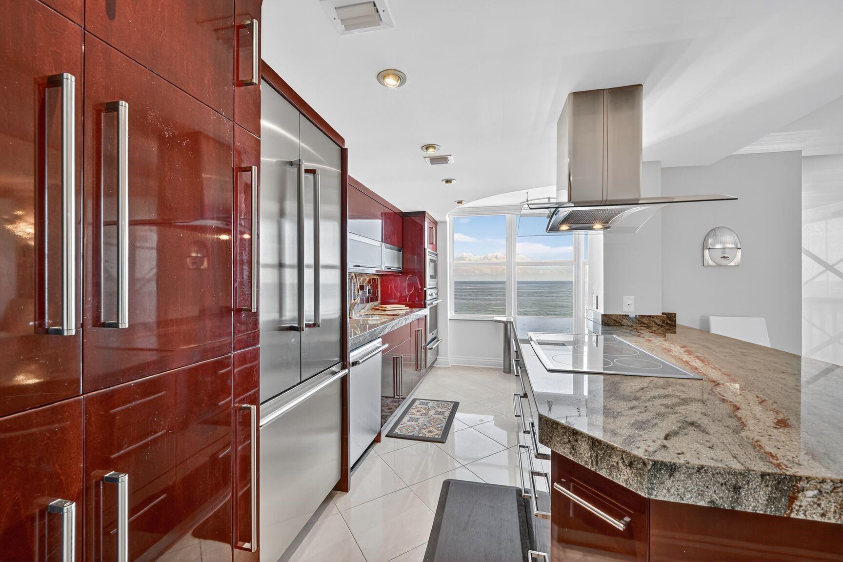 PLAZA SOUTH - Residential