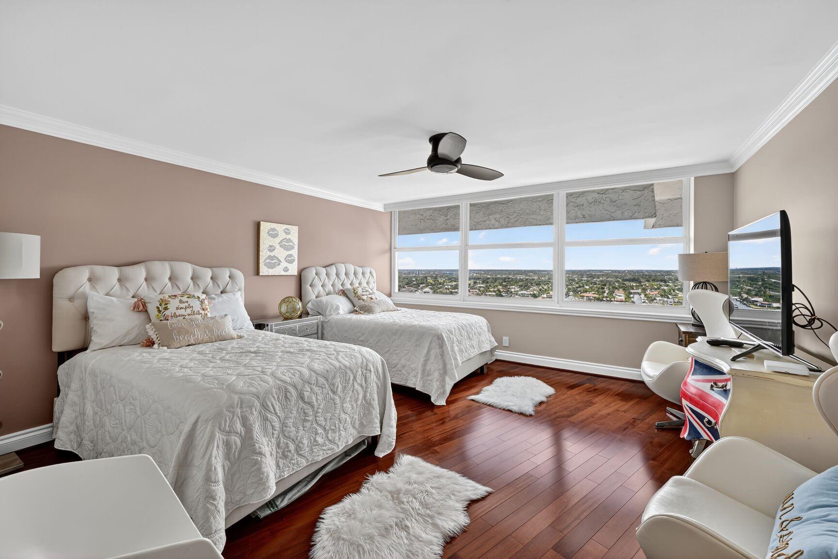 PLAZA SOUTH - Residential