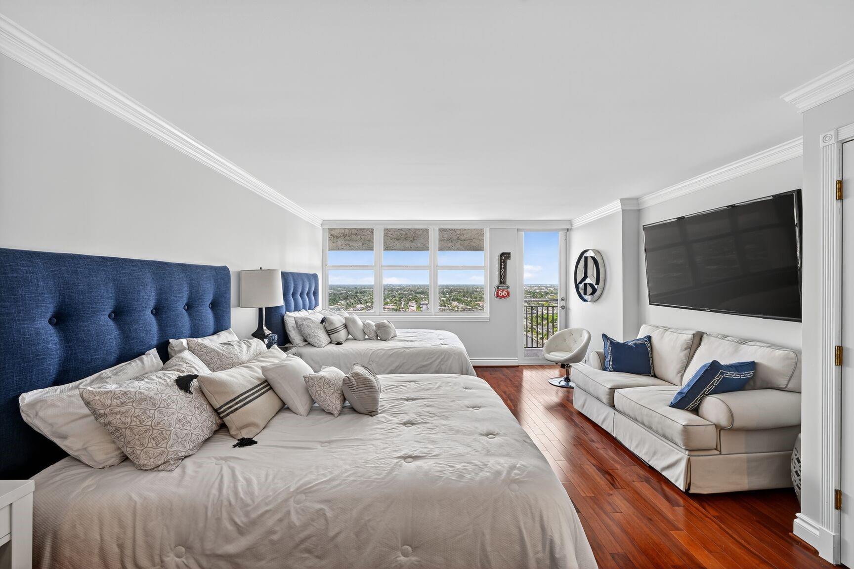 PLAZA SOUTH - Residential