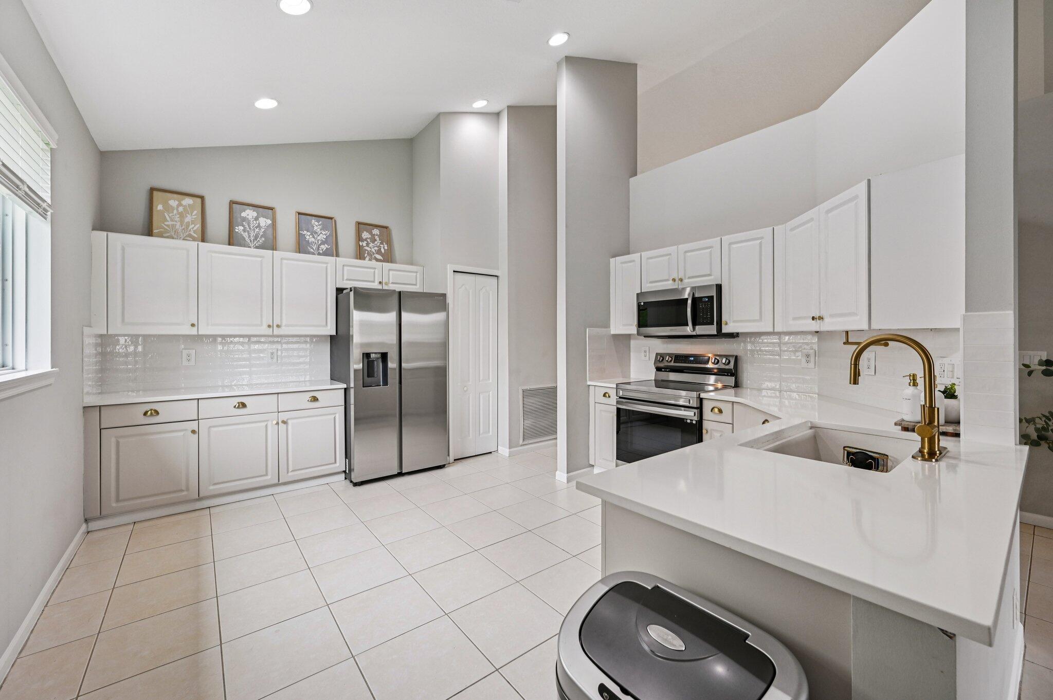 3142 SW Solitaire Palm Drive