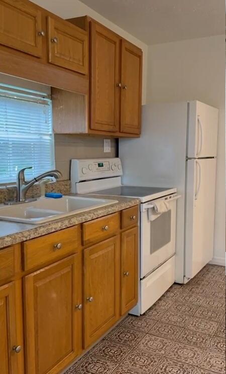Excellent location! This charming triplex unit features 1 bedroom, 1 bathroom, a full kitchen, and an open living and dining area -- ideal for students, professionals, or couples. Located in a peaceful neighborhood, it offers both comfort and convenience, just minutes from Nova Southeastern University, shopping centers, restaurants, and major highways.The unit includes a private entrance, air conditioning, plenty of natural light, and a functional layout. Please note, there is no dishwasher and no washer/dryer.A $150 monthly fee covers water and electricity.Rent: $1,700/month. Move-in requires first month + two security deposits ($5,100 total).Available for immediate occupancy!