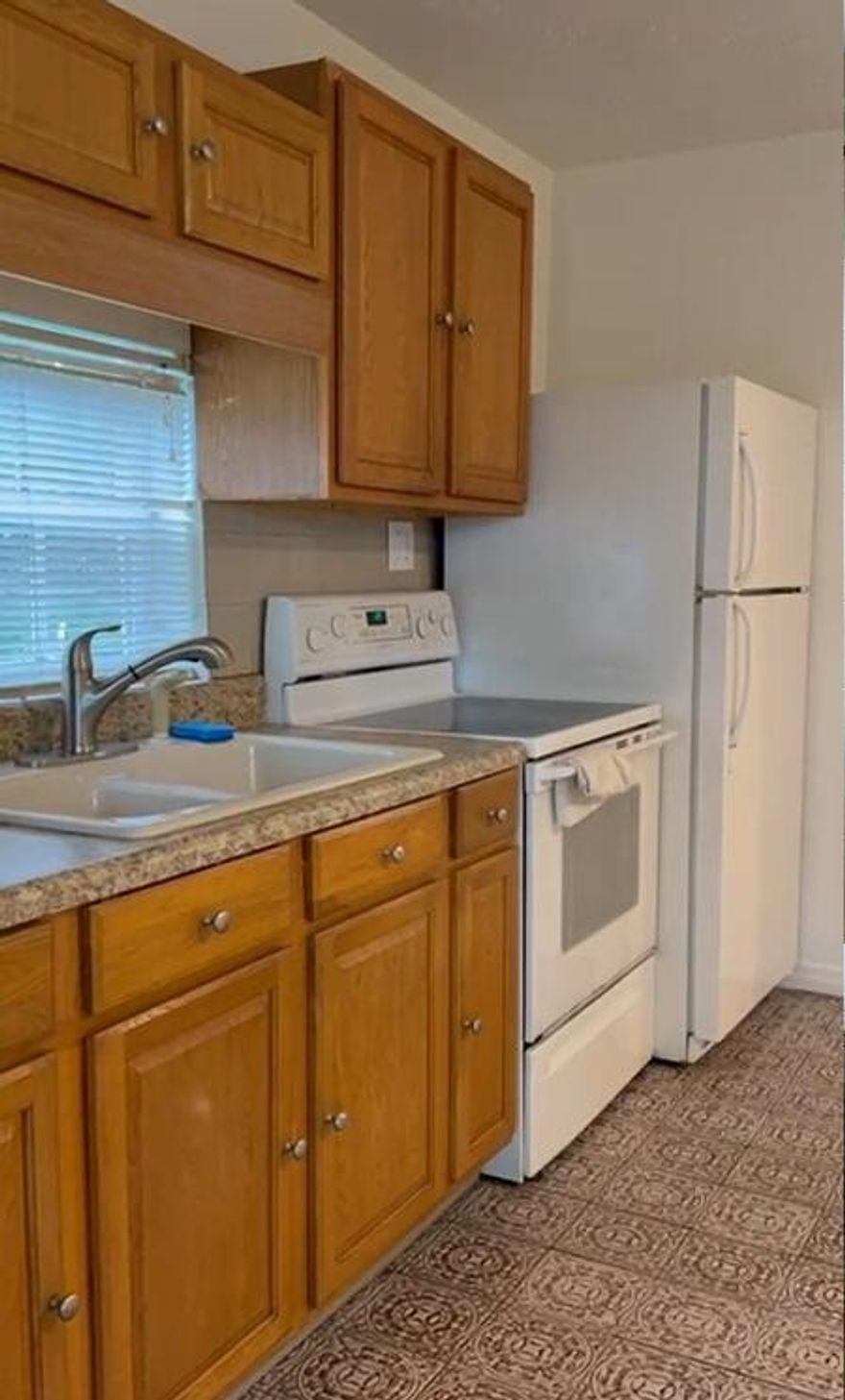 Excellent location! This charming triplex unit features 1 bedroom, 1 bathroom, a full kitchen, and an open living and dining area -- ideal for students, professionals, or couples. Located in a peaceful neighborhood, it offers both comfort and convenience, just minutes from Nova Southeastern University, shopping centers, restaurants, and major highways.The unit includes a private entrance, air conditioning, plenty of natural light, and a functional layout. Please note, there is no dishwasher and no washer/dryer.A $150 monthly fee covers water and electricity.Rent: $1,700/month. Move-in requires first month + two security deposits ($5,100 total).Available for immediate occupancy!