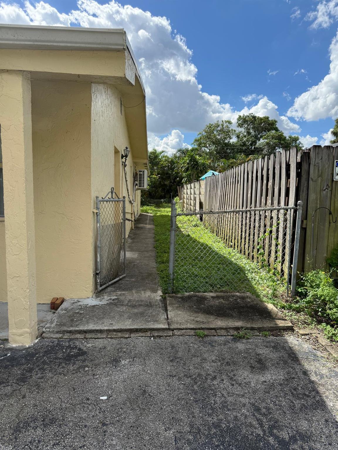 STRONG PARK - Residential Lease