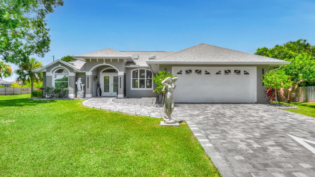 Photo of 1095 47th Avenue SW, Vero Beach, FL 32968 (MLS # R11122692)