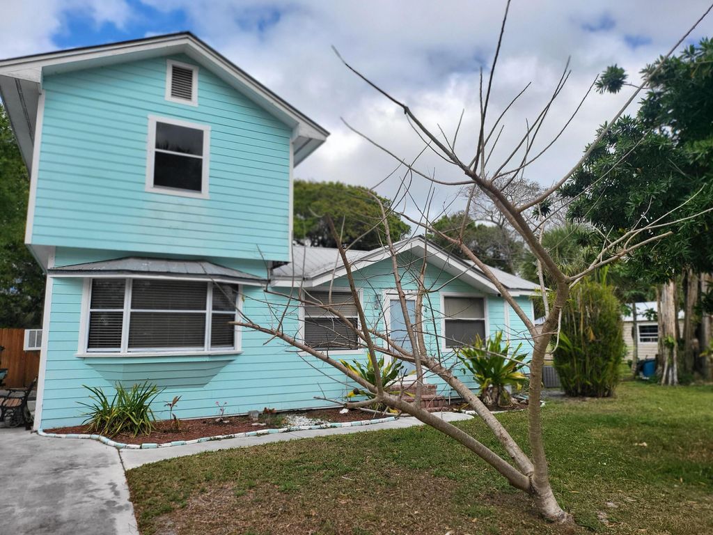 Photo of 520 Tumblin Kling Road, Fort Pierce, FL 34982 (MLS # R11160887)