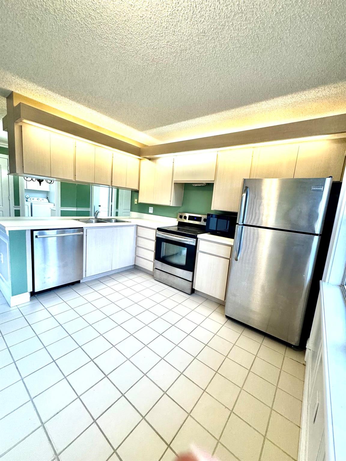 THE MEADOWS AT MARTIN DOW - Residential Lease