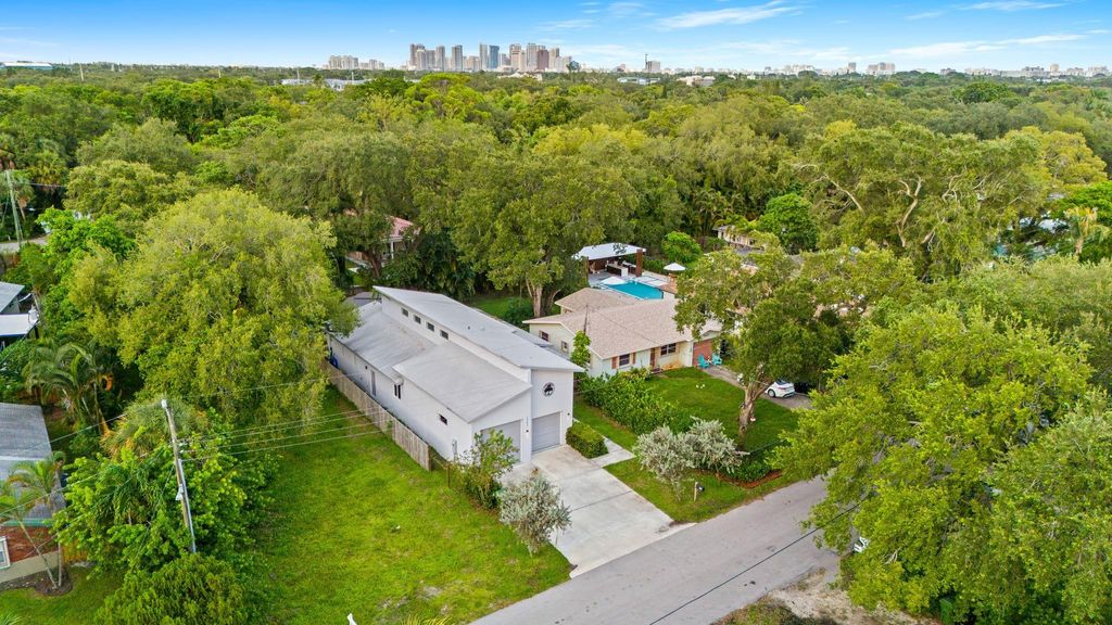 Photo of 1543 SW 32nd St, Fort Lauderdale, FL 33315 (MLS # F10531262)
