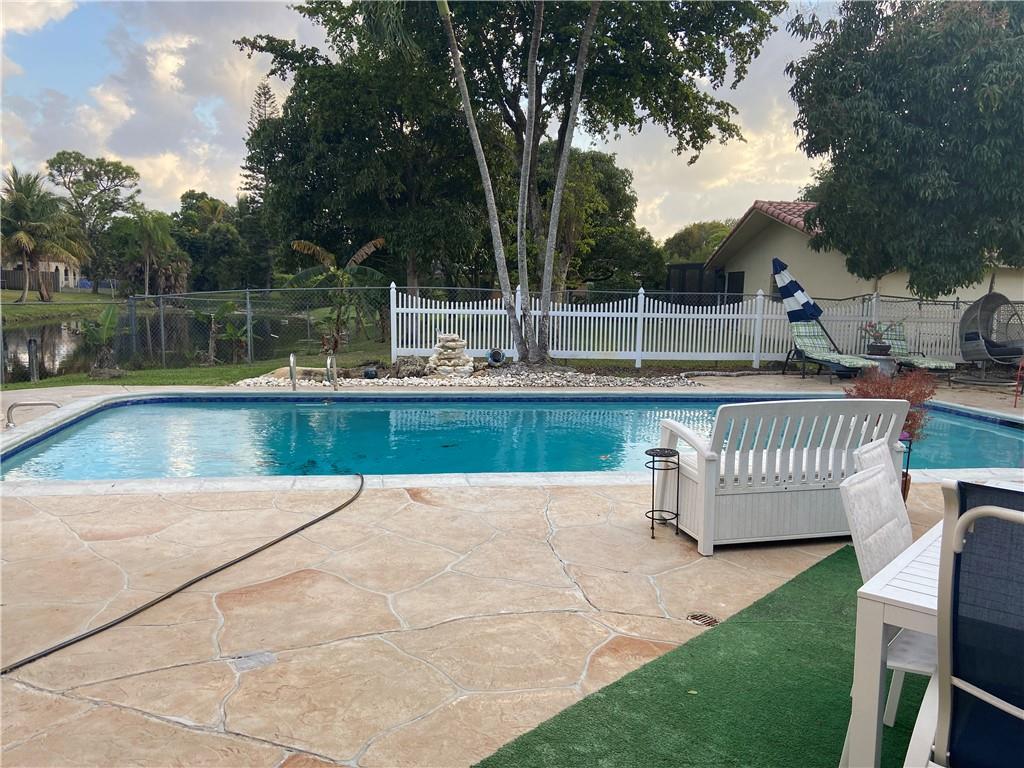 Coral Spgs Country Club W - Residential