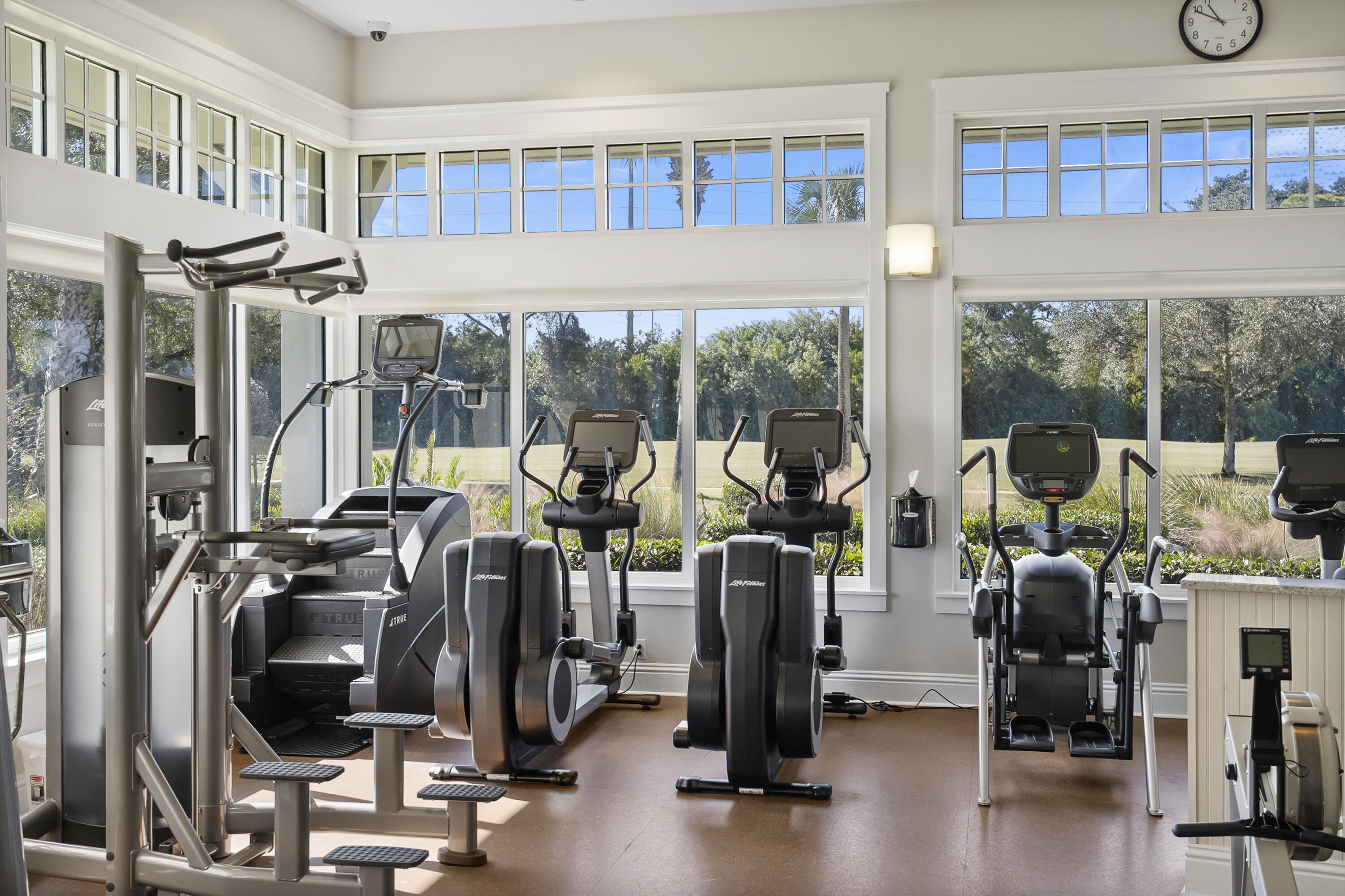 MARINER SANDS COUNTRY CLUB - GOLF COTTAGE - Residential