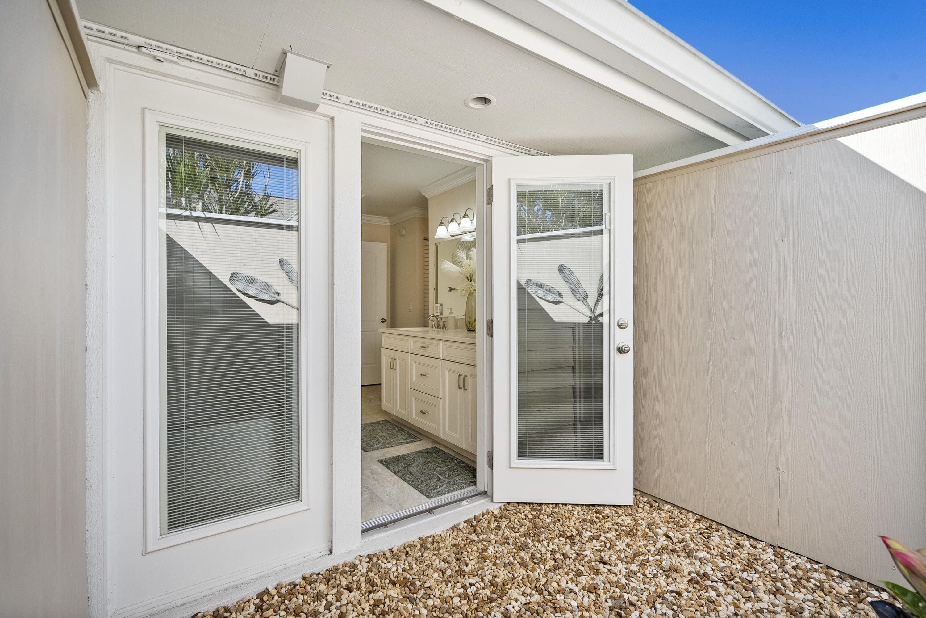 MARINER SANDS COUNTRY CLUB - GOLF COTTAGE - Residential